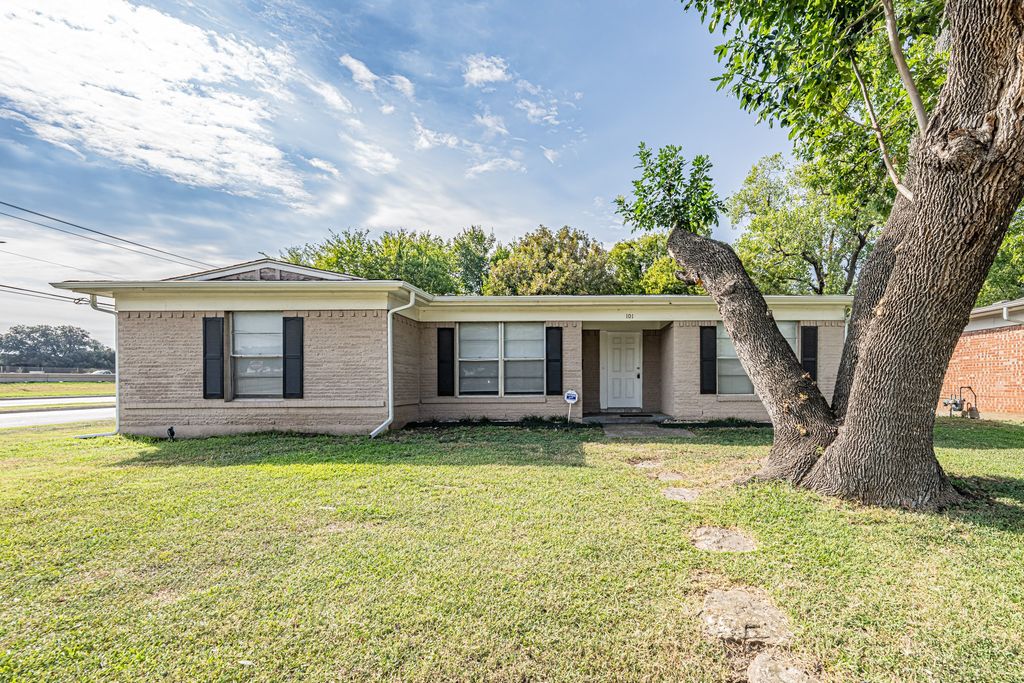 101 S Valera Court, Fort Worth, TX 76134