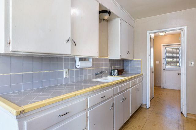 2414 N 1st Street, Fresno, CA 93703