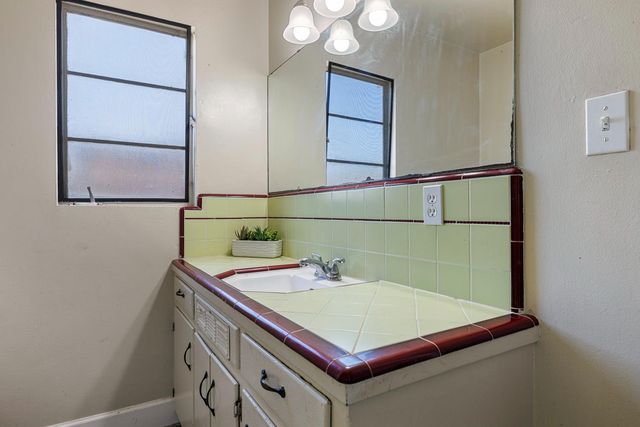 2414 N 1st Street, Fresno, CA 93703