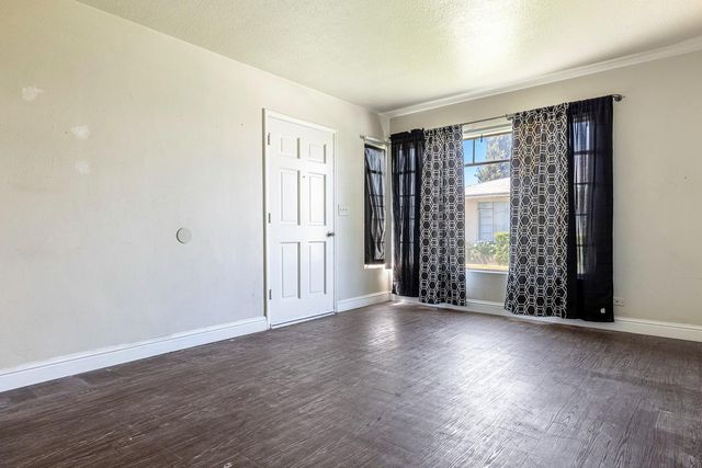 2414 N 1st Street, Fresno, CA 93703