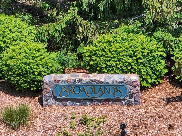 224 Crooked Stick PASS, North Prairie, WI 53153
