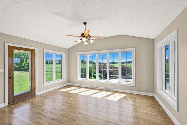 224 Crooked Stick PASS, North Prairie, WI 53153