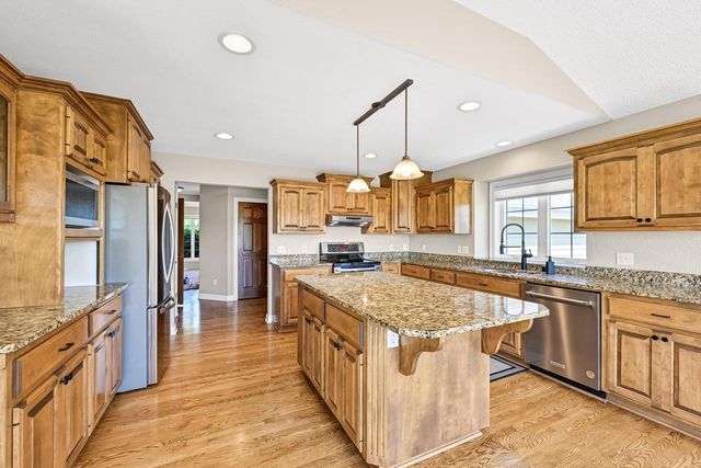 224 Crooked Stick PASS, North Prairie, WI 53153
