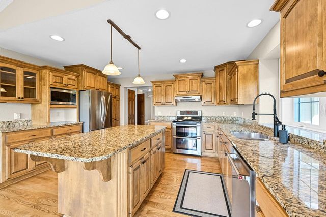 224 Crooked Stick PASS, North Prairie, WI 53153