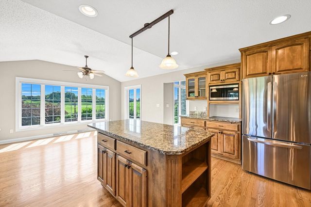 224 Crooked Stick PASS, North Prairie, WI 53153