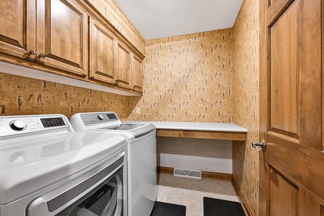 224 Crooked Stick PASS, North Prairie, WI 53153