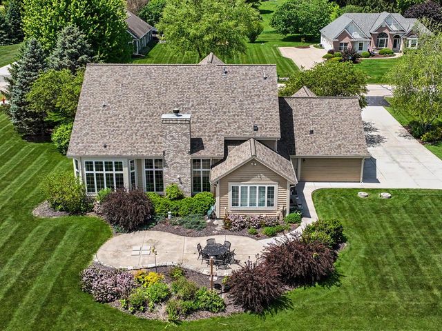 224 Crooked Stick PASS, North Prairie, WI 53153