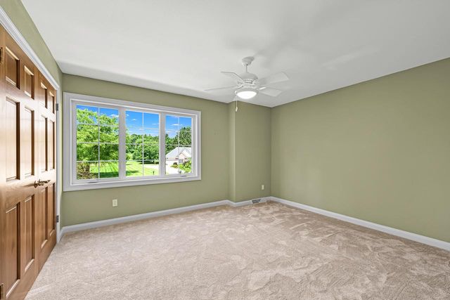 224 Crooked Stick PASS, North Prairie, WI 53153