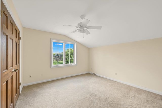 224 Crooked Stick PASS, North Prairie, WI 53153