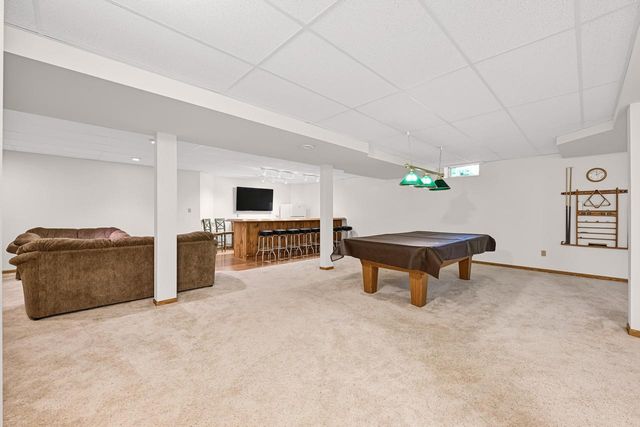 224 Crooked Stick PASS, North Prairie, WI 53153