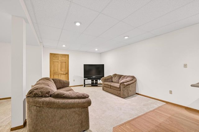 224 Crooked Stick PASS, North Prairie, WI 53153