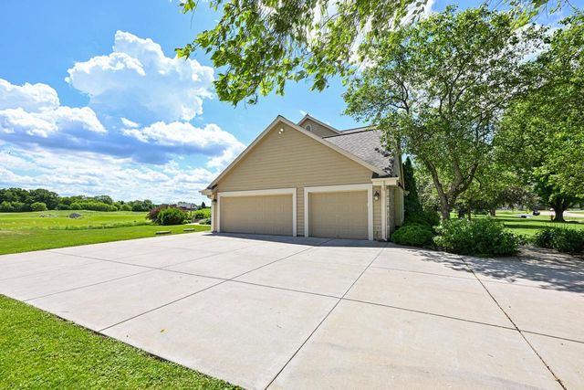 224 Crooked Stick PASS, North Prairie, WI 53153