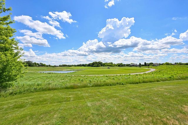 224 Crooked Stick PASS, North Prairie, WI 53153