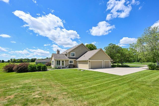 224 Crooked Stick PASS, North Prairie, WI 53153
