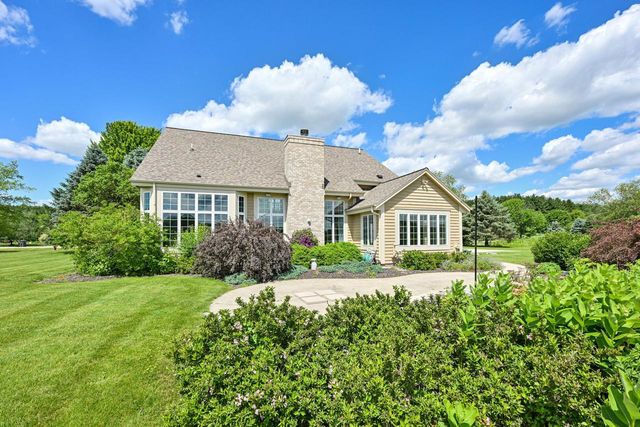 224 Crooked Stick PASS, North Prairie, WI 53153