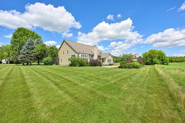 224 Crooked Stick PASS, North Prairie, WI 53153