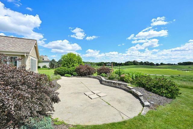 224 Crooked Stick PASS, North Prairie, WI 53153