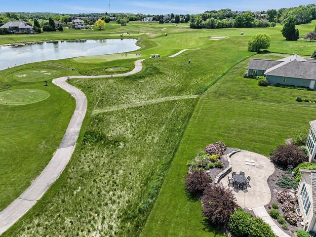 224 Crooked Stick PASS, North Prairie, WI 53153