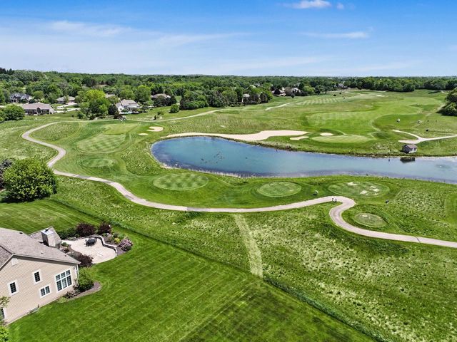 224 Crooked Stick PASS, North Prairie, WI 53153