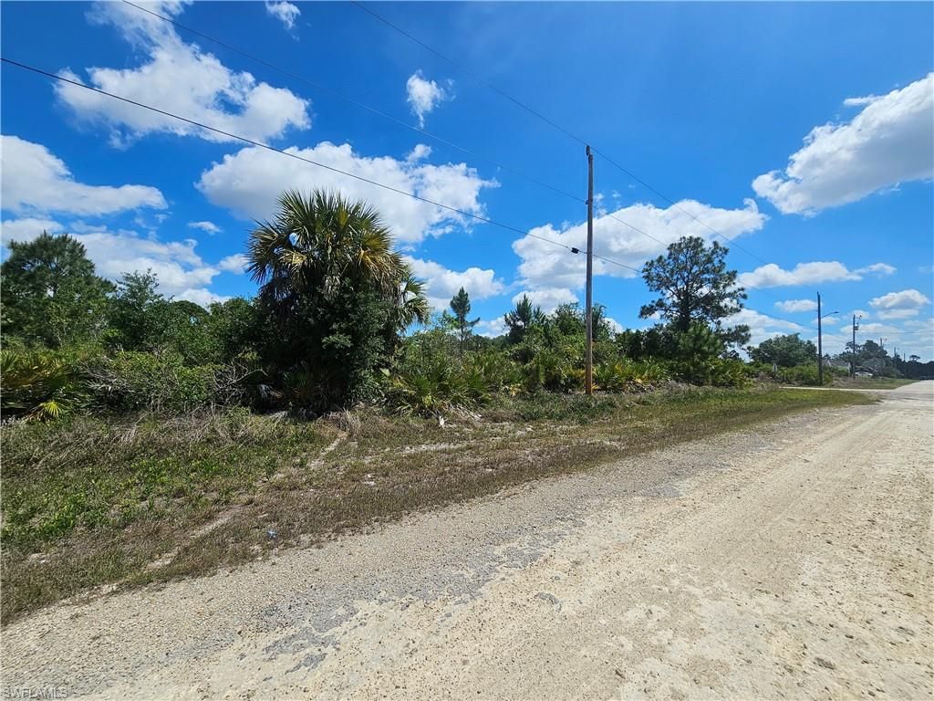 735 Central ST E, LEHIGH ACRES, FL 33974 — photo 2