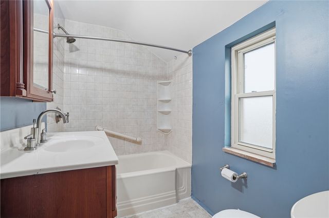 5240 Orchard Hill Dr, Baldwin Boro, PA 15236