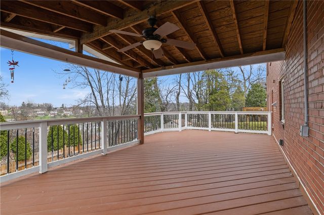 5240 Orchard Hill Dr, Baldwin Boro, PA 15236