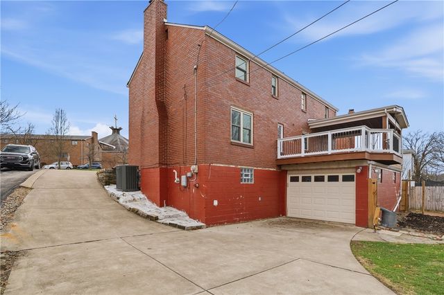 5240 Orchard Hill Dr, Baldwin Boro, PA 15236