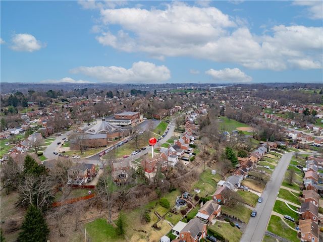 5240 Orchard Hill Dr, Baldwin Boro, PA 15236