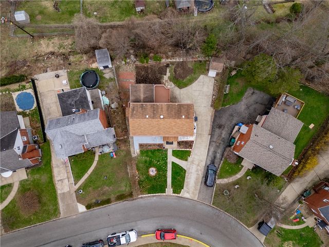 5240 Orchard Hill Dr, Baldwin Boro, PA 15236