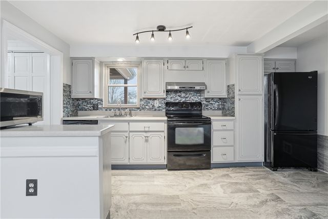 5240 Orchard Hill Dr, Baldwin Boro, PA 15236