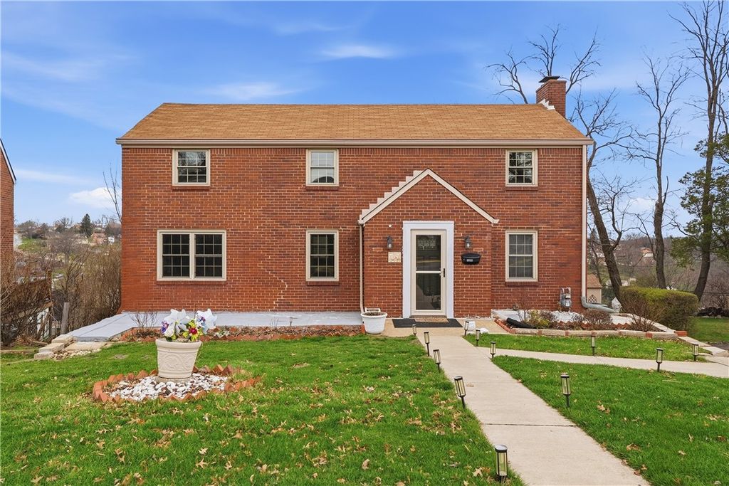 5240 Orchard Hill Dr, Baldwin Boro, PA 15236