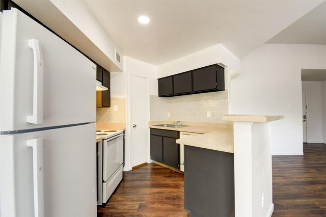 7200 W T C Jester Boulevard 904, Houston, TX 77088