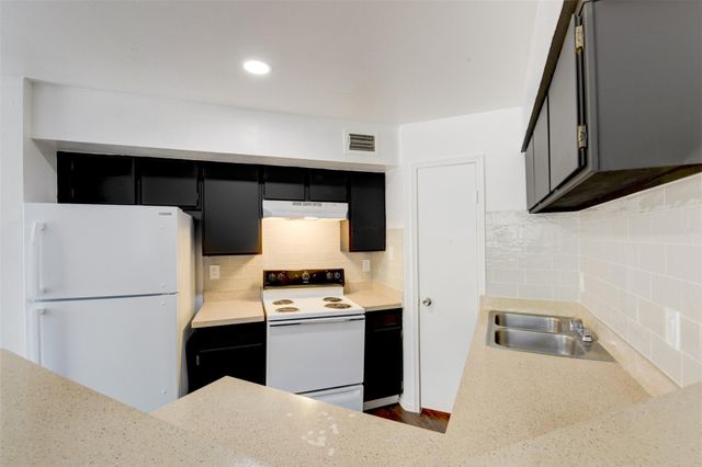 7200 W T C Jester Boulevard 904, Houston, TX 77088