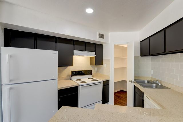 7200 W T C Jester Boulevard 904, Houston, TX 77088