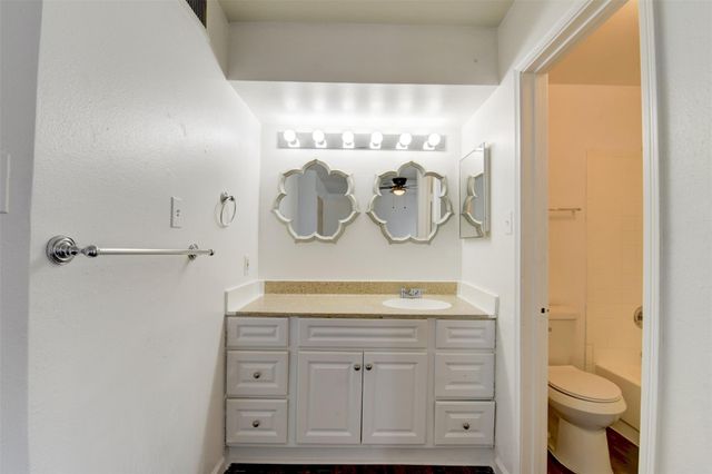 7200 W T C Jester Boulevard 904, Houston, TX 77088