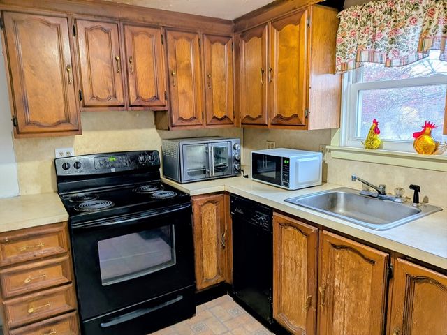 5 Trask Rd, Plymouth, MA 02360