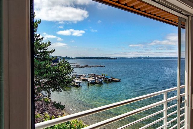 733 Lake Street S #305, Kirkland, WA 98033