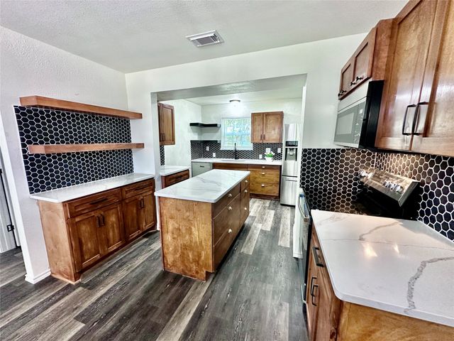4617 Waterway Drive N, Fort Worth, TX 76137