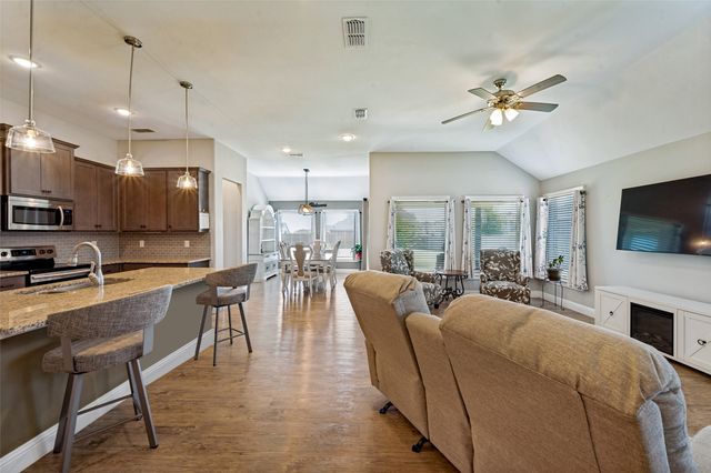 116 Kens Court, Pilot Point, TX 76258