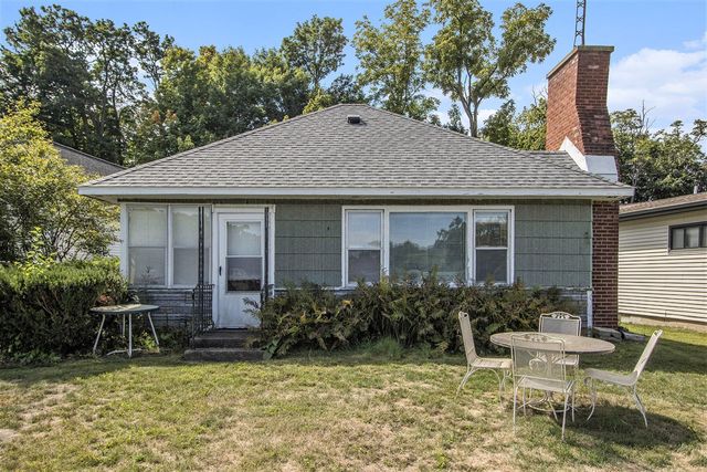 51361 Summit Street, Paw Paw, MI 49079