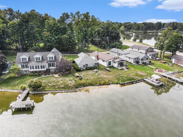 51361 Summit Street, Paw Paw, MI 49079