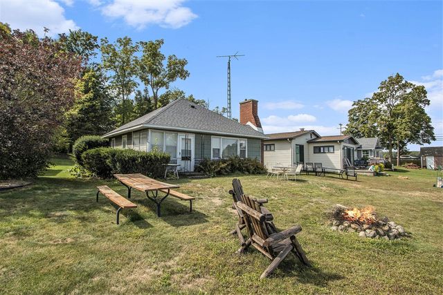 51361 Summit Street, Paw Paw, MI 49079