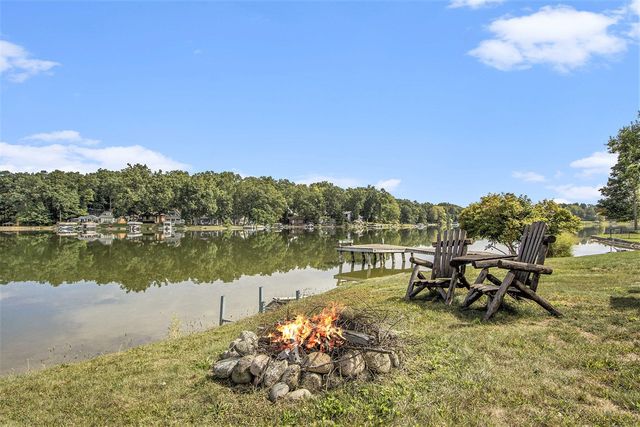 51361 Summit Street, Paw Paw, MI 49079