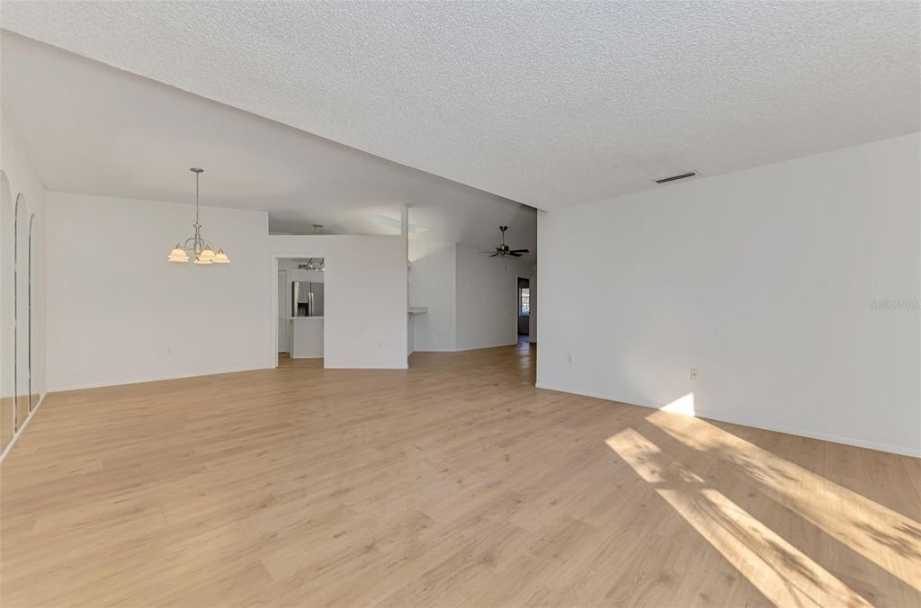 Image 12 of property listing at 5711 GARDEN LAKES PALM, Bradenton, FL 34203