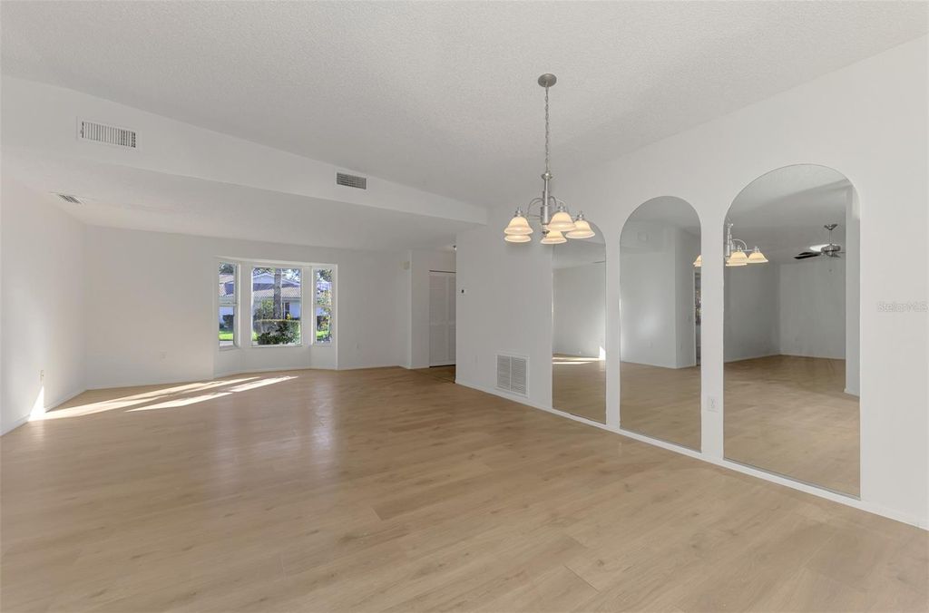 Image 16 of property listing at 5711 GARDEN LAKES PALM, Bradenton, FL 34203