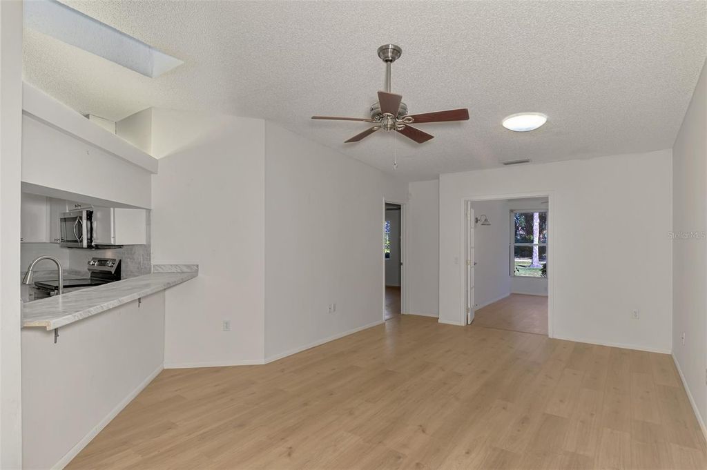 Image 18 of property listing at 5711 GARDEN LAKES PALM, Bradenton, FL 34203