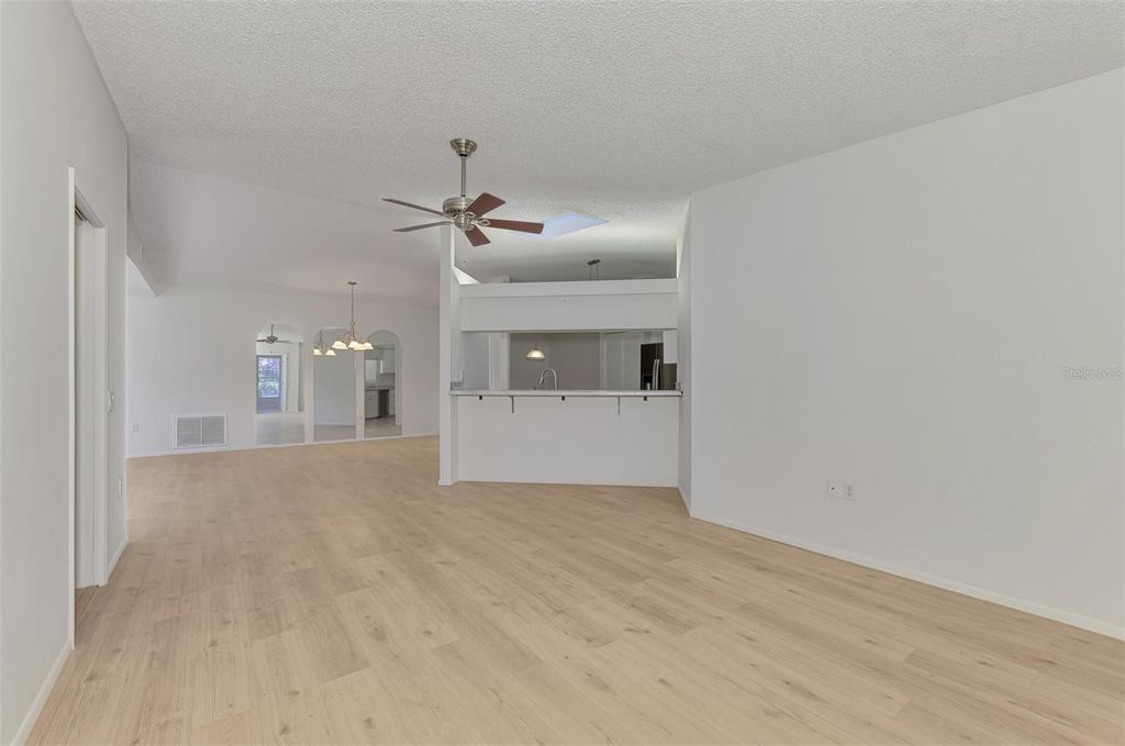 Image 21 of property listing at 5711 GARDEN LAKES PALM, Bradenton, FL 34203