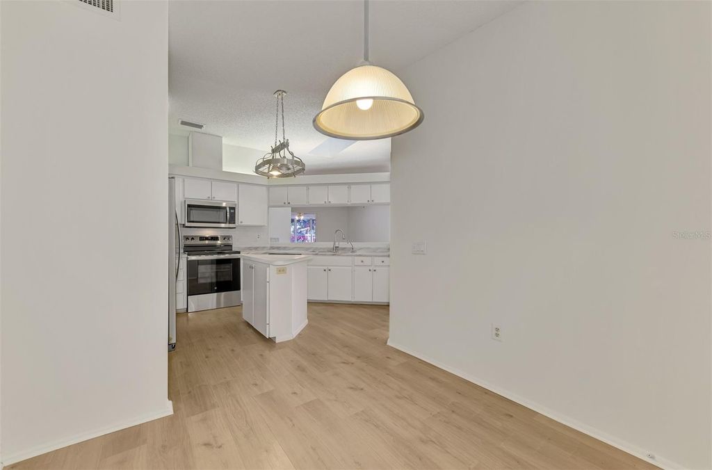 Image 30 of property listing at 5711 GARDEN LAKES PALM, Bradenton, FL 34203