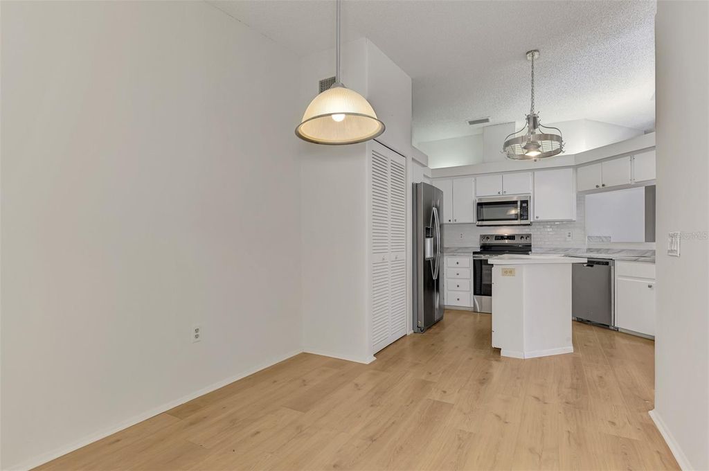 Image 31 of property listing at 5711 GARDEN LAKES PALM, Bradenton, FL 34203