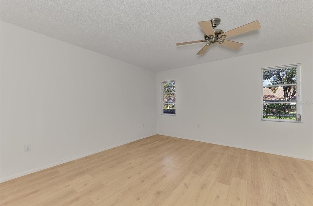 Image 32 of property listing at 5711 GARDEN LAKES PALM, Bradenton, FL 34203